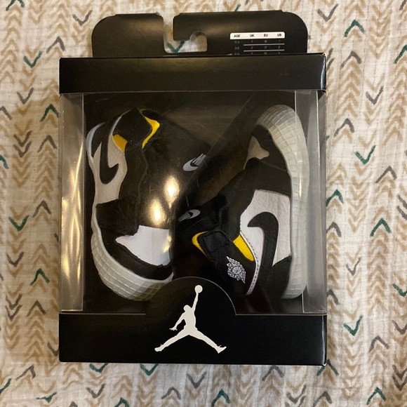 Jordan Other - NWT jordan 1 crib bootie size 2c